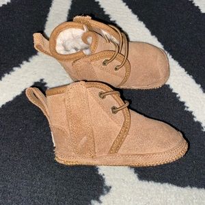 SOLD UGG baby neumel size 2-3c